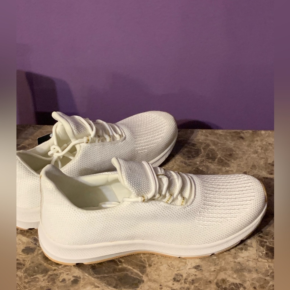 Women’s Athletic memory foam sneakers